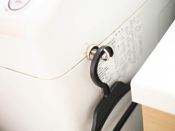 ネオジム磁石フックは磁石がつけば洗濯機の横にも