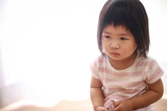 テレビを見て女の子