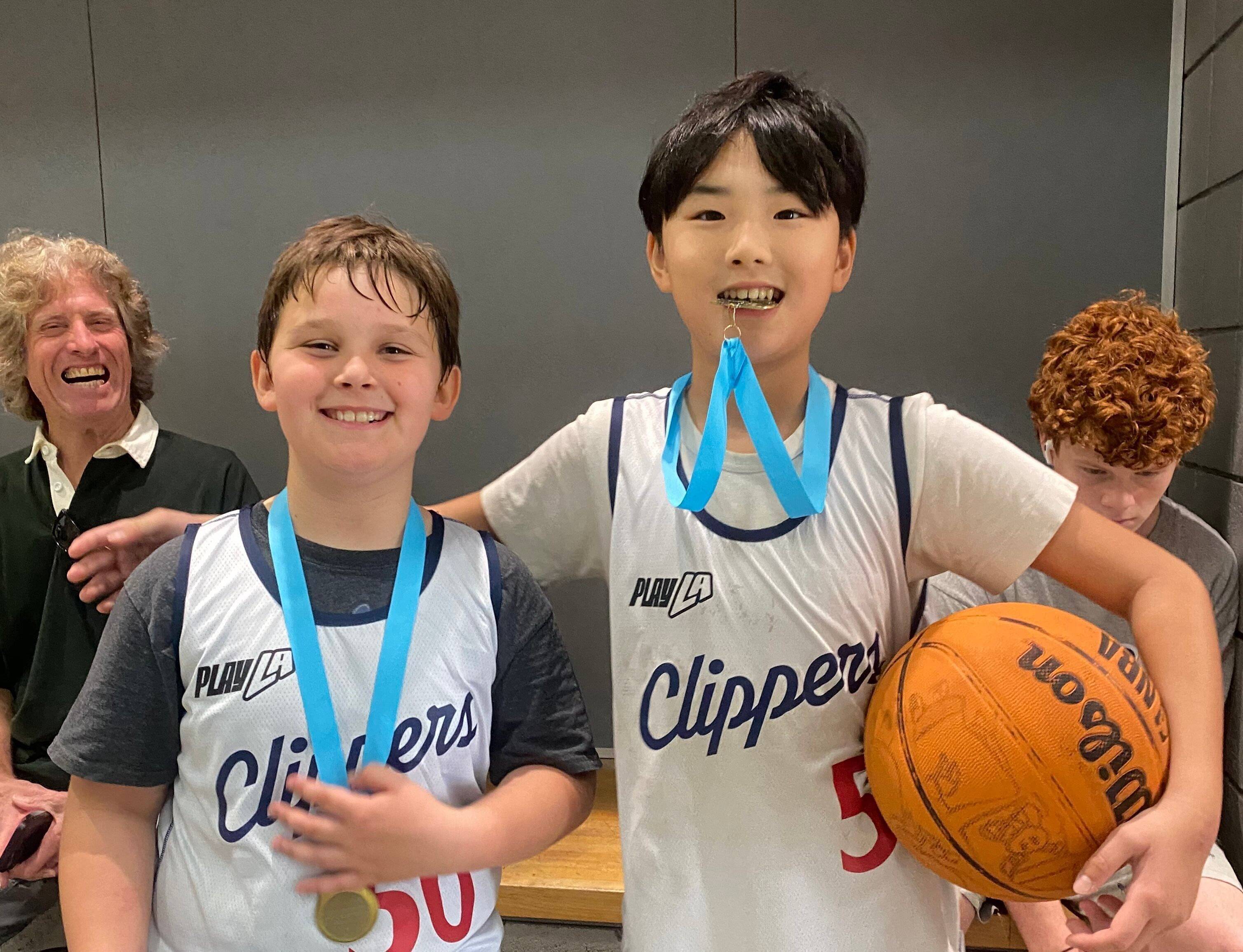 バスケットボールを楽しむ息子さん。