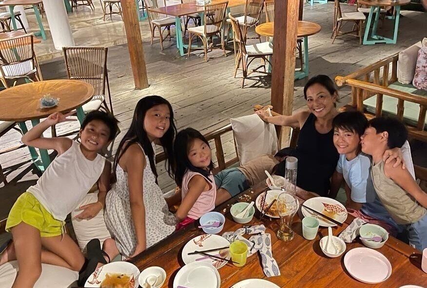 日記さんと子どもたちで、食事に行ったときの1枚。