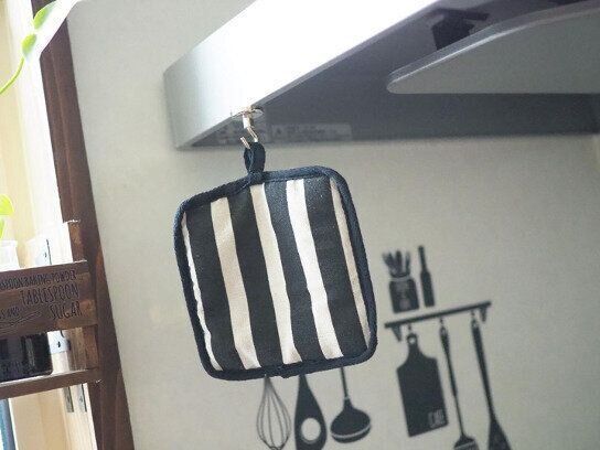 フック型で布巾やタオルなどもひっかけられます