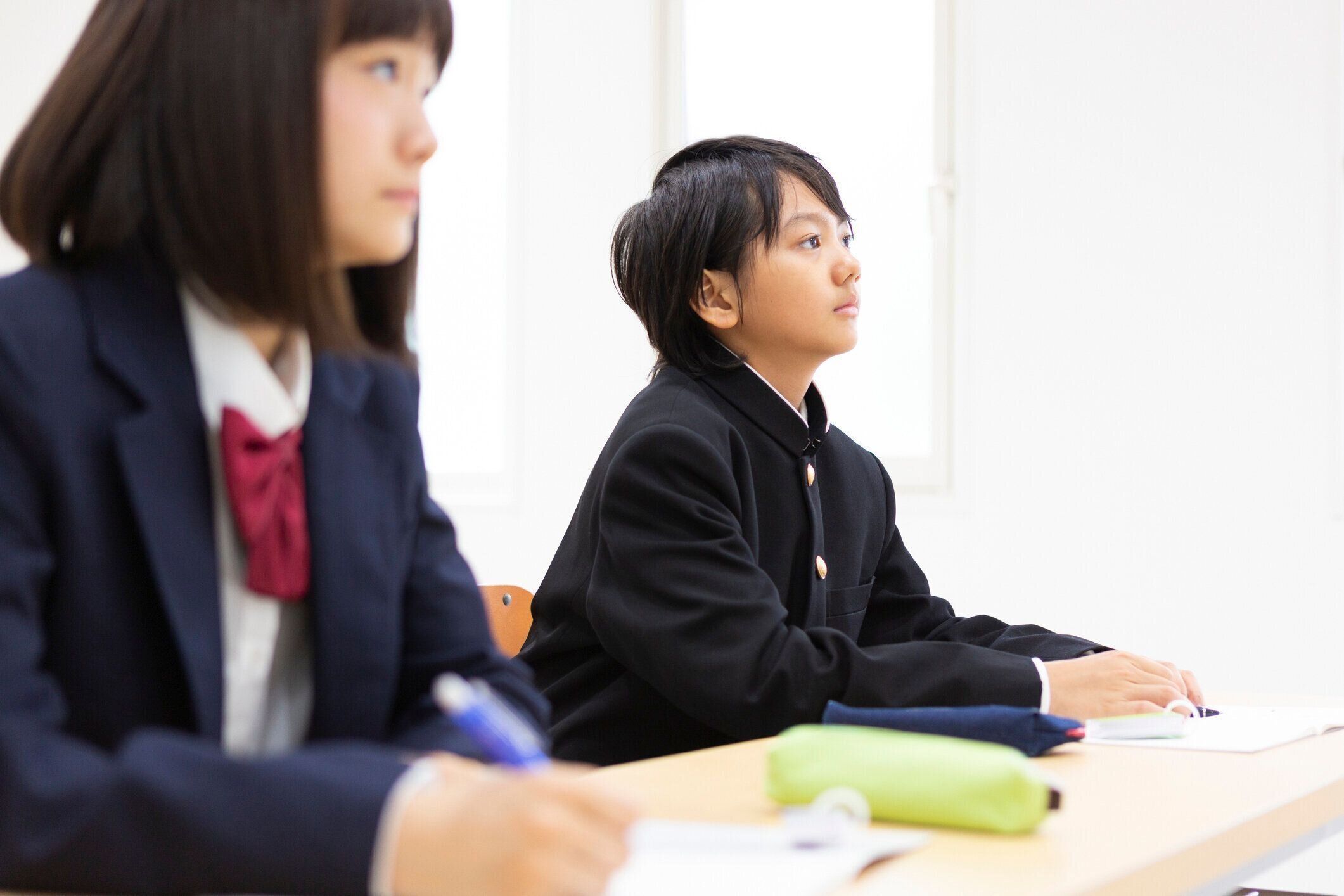 中学生で勉強を詰め込む学校