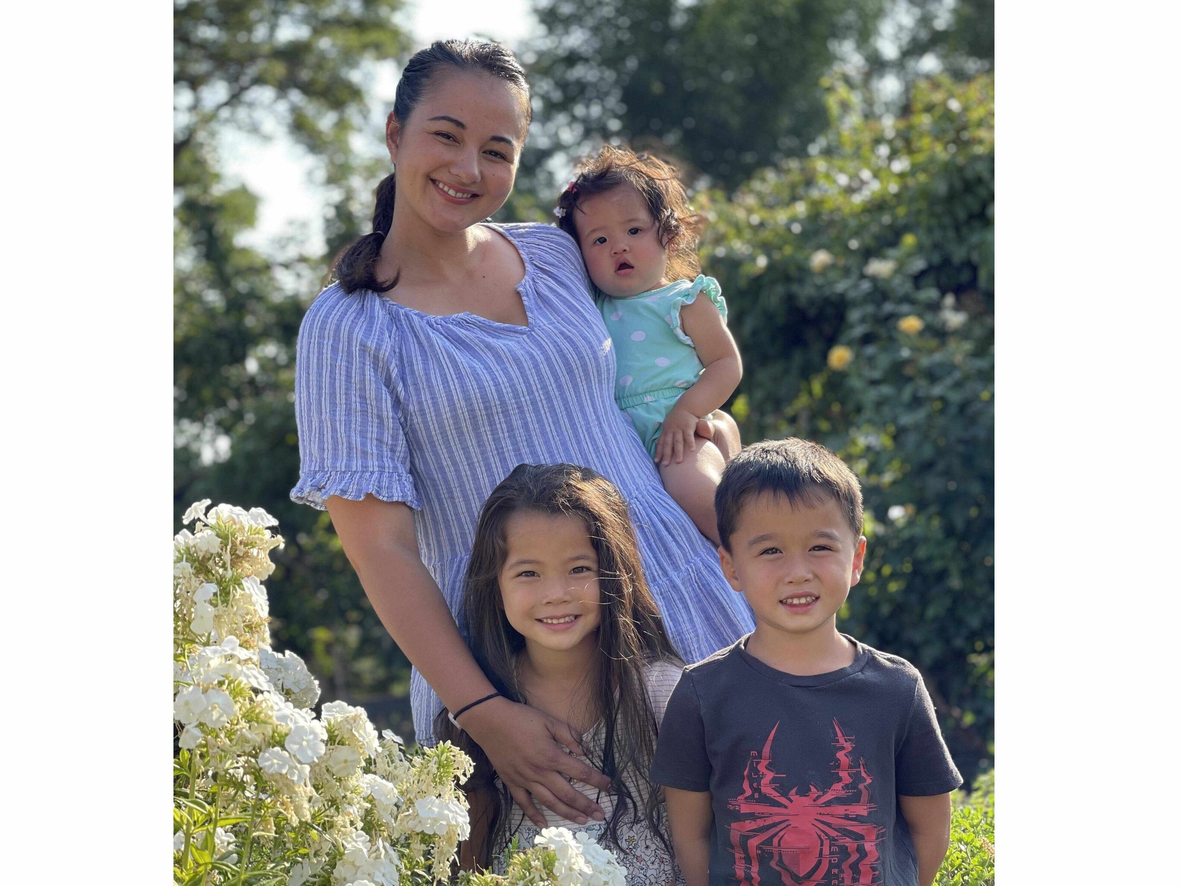 山田ローラ アメリカの定番イベント 1才の誕生日を祝う ケーキスマッシュ に興奮 たまひよ