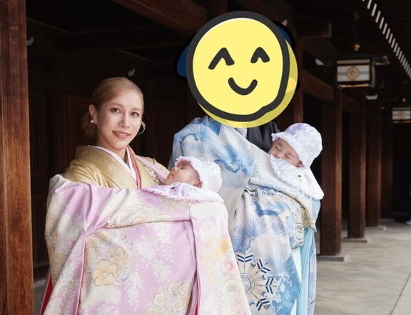 お宮参りでの家族写真。