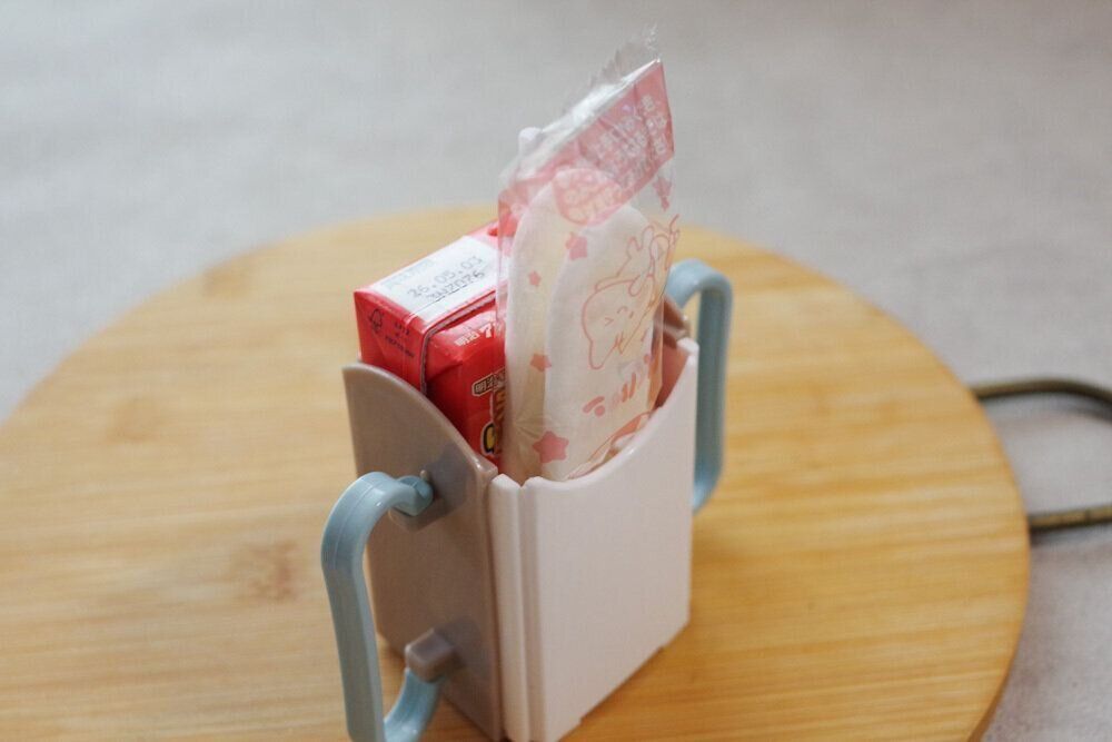 【ダイソー】うっかり汚れを防ぐ！持ってると安心な「紙パック飲料のお供」とは