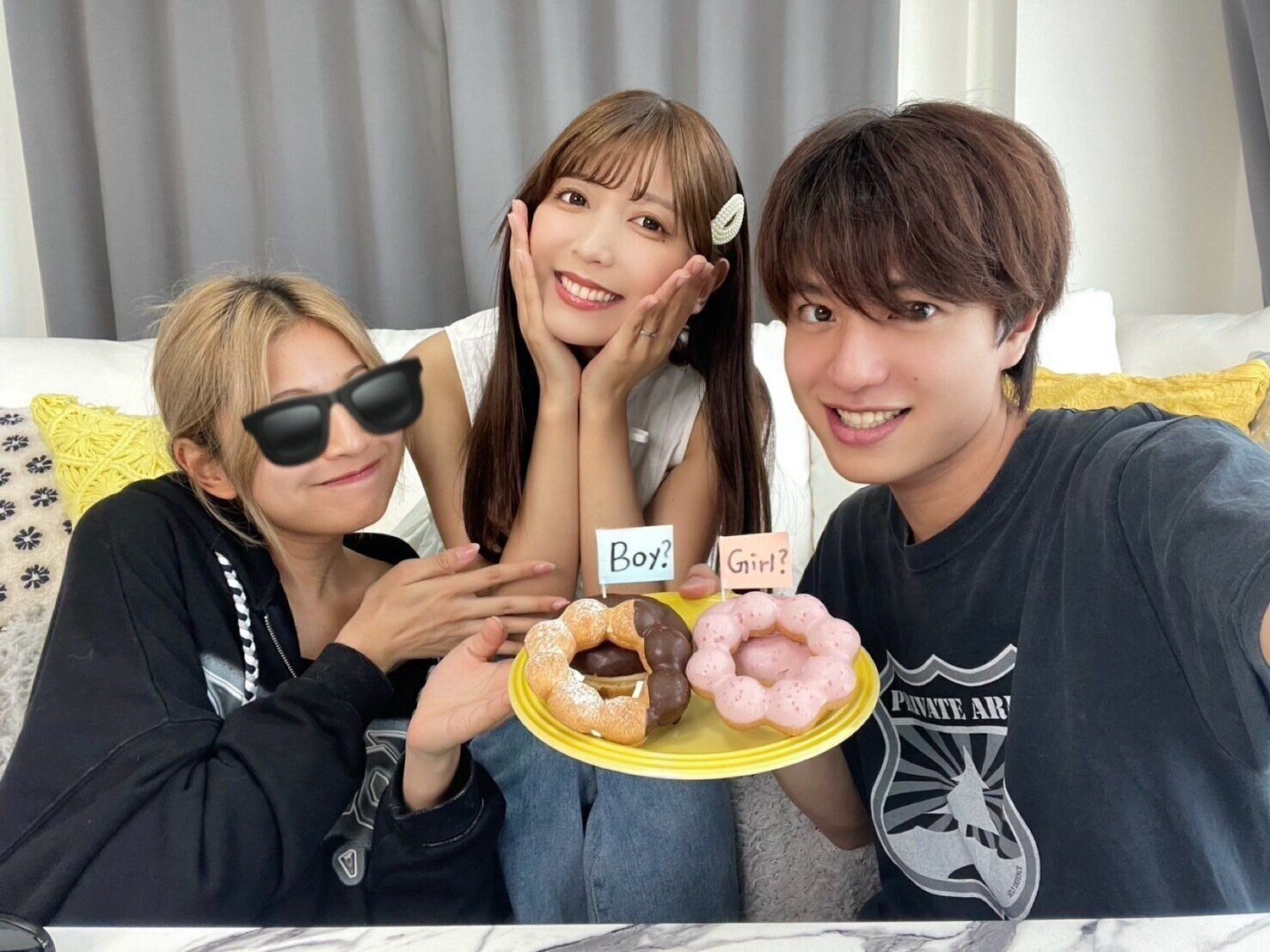 ジェンダーリビールでの1枚。妹さんと弟さんと一緒に。