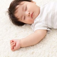 赤ちゃんの口 歯の病気 鵞口瘡 口腔カンジタ症の症状とケア 医師監修 たまひよ 赤ちゃんの口 歯の病気 鵞口瘡 口腔カンジタ症の症状とケア 医師監修 たまひよ