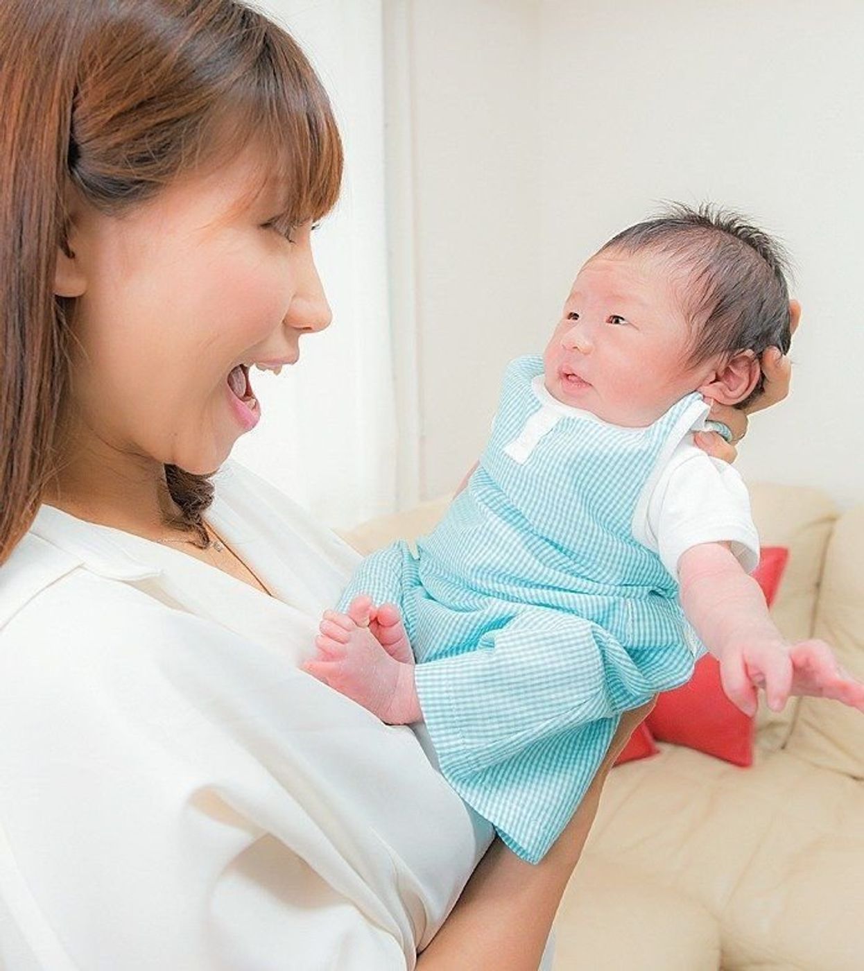 専門家監修 生後0 2カ月 お出かけできない今こそたっぷりスキンシップを 触れ合いたっぷり室内遊び6選 たまひよ 専門家監修 生後0 2カ月 お出かけできない今こそたっぷりスキンシップを 触れ合いたっぷり室内遊び6選 たまひよ