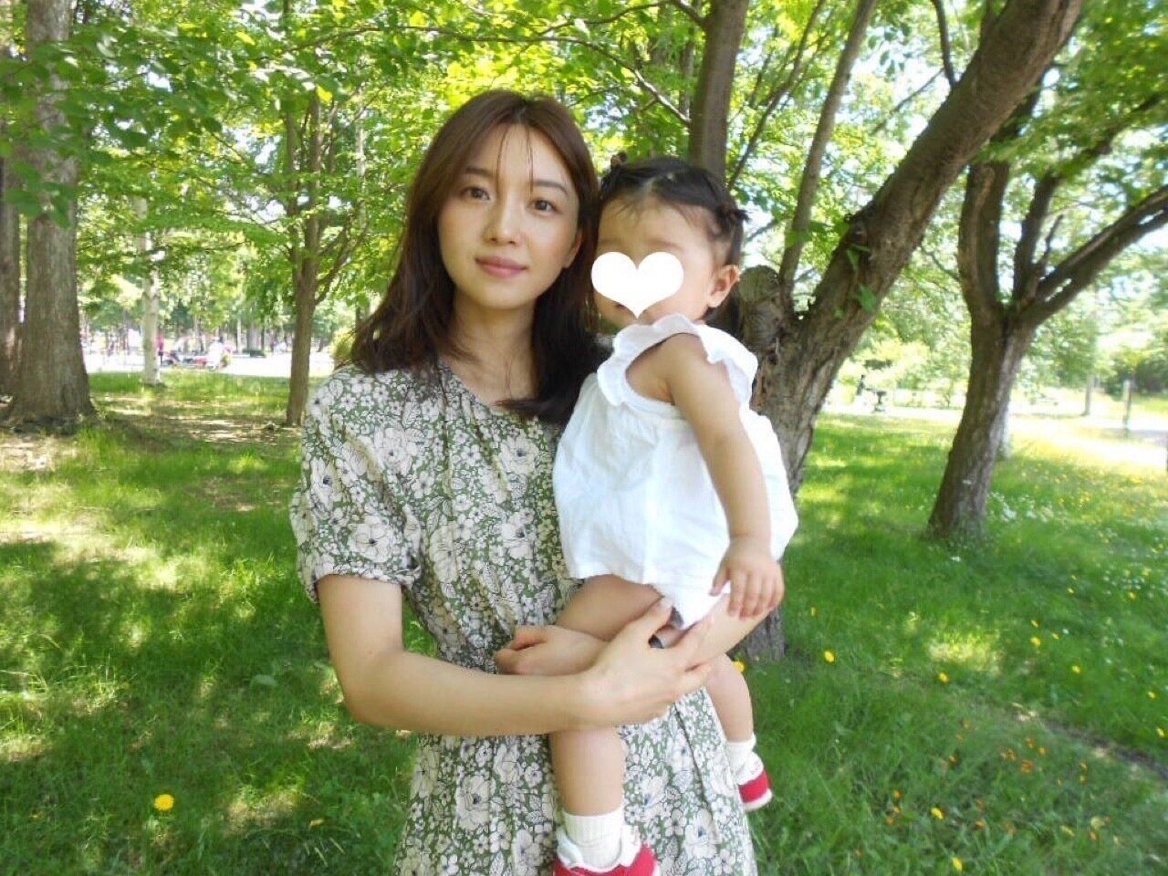 気持ちいい公園で、娘さんと静さん。