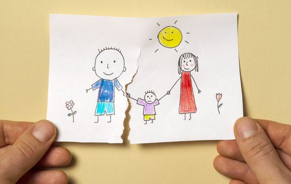 離婚、関係の困難、子供の問題。