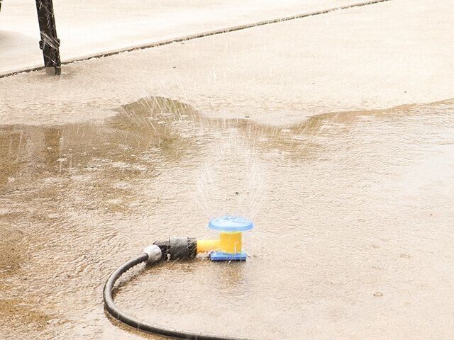 スリコ・セリアの水遊びグッズ　スプラッシュスプリンクラー