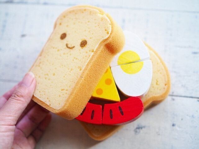 ダイソーの食パン風スポンジ