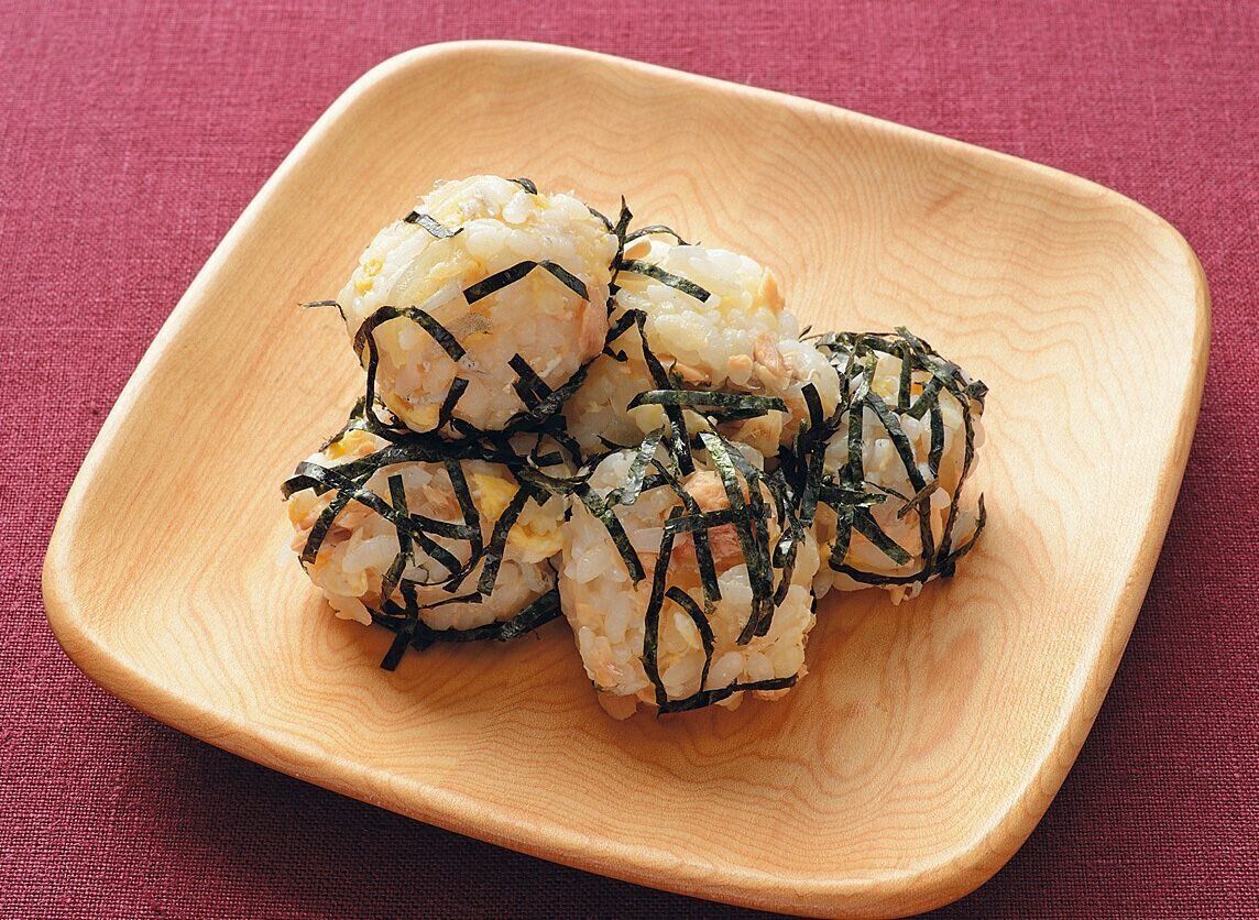 鮭と卵の刻みのりおにぎり （離乳完了期 1才～1才6カ月ごろ）