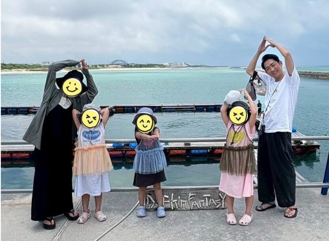 家族みんなで遠出して、海へお出かけ。