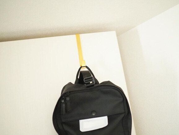 ドアフックでバッグ収納