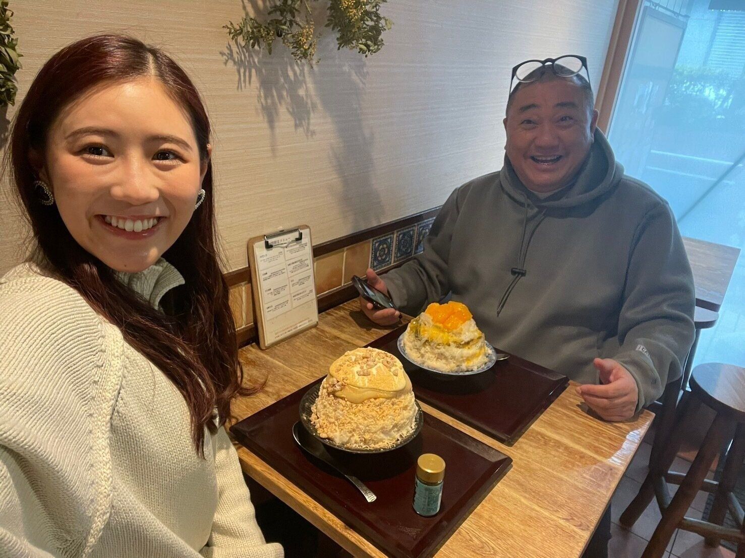 夫婦で訪れたかき氷屋さんでの写真