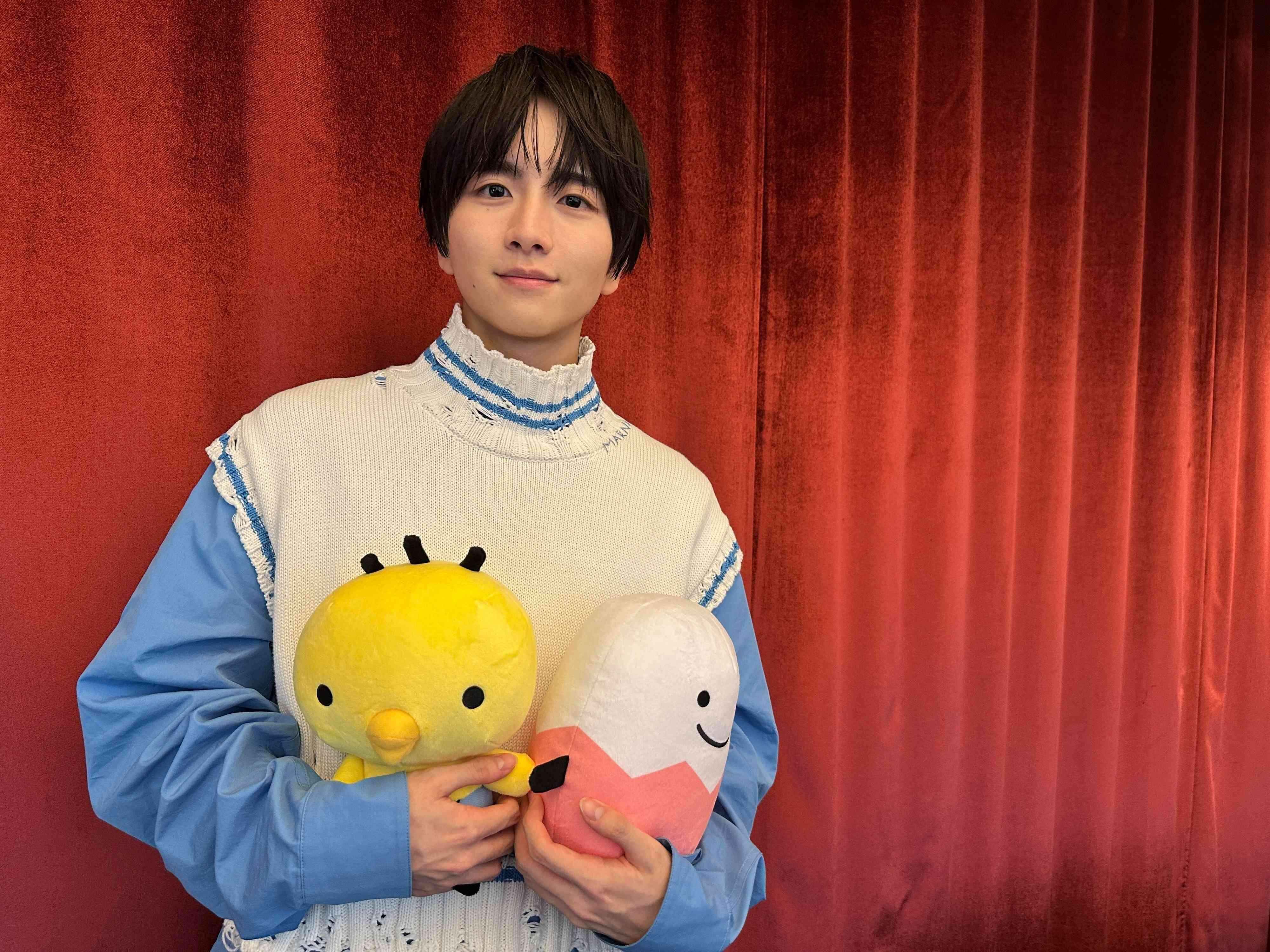 俳優・板垣李光人、屋内で絵を描くのが大好きだった幼少期。自ら手がけ