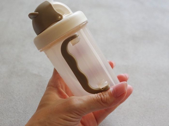 【ダイソー】330円でも安い!取っ手がたためてコンパクトな「ベビーストローマグ」
