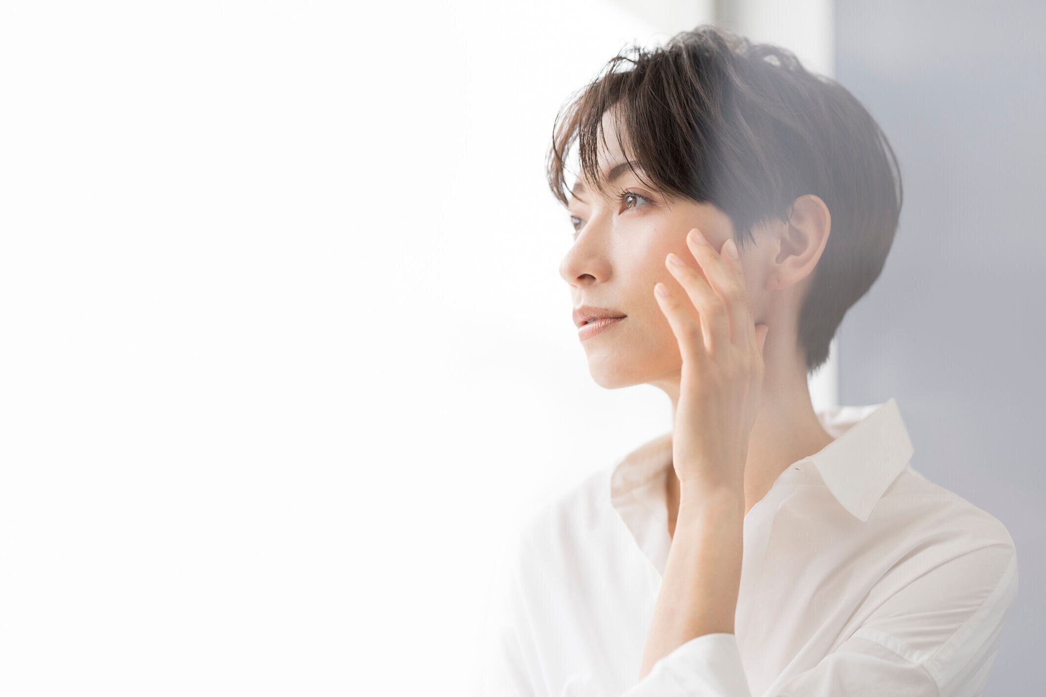 アジア人女性の横顔ポートレート。