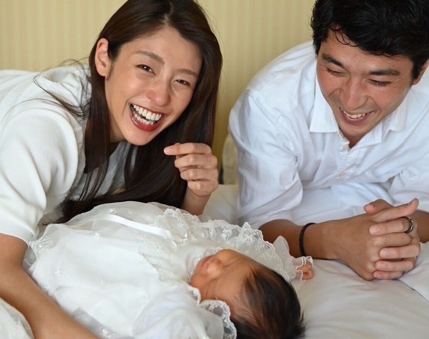 岡副 フリーアナウンサー・岡副麻希。最愛の母を亡くし、流産も経験したこの1年。乗り越えられたのは、夫の支えとかけがえのない娘の存在だった|たまひよ