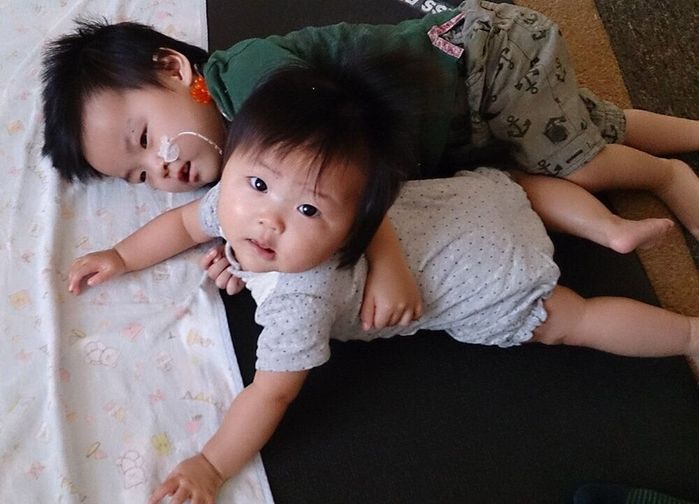 隼人くん(2歳)と妹さん(0歳)