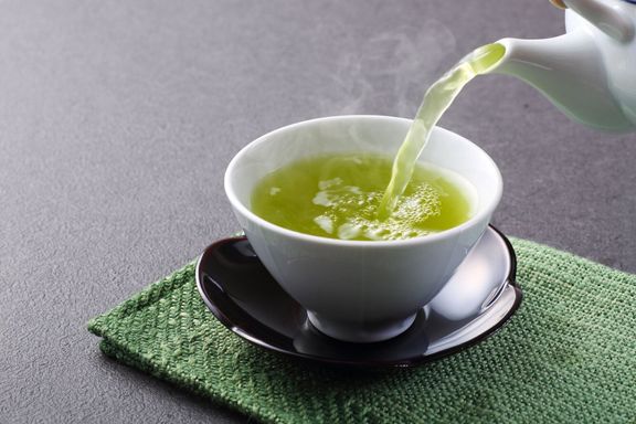 緑茶を注ぐ