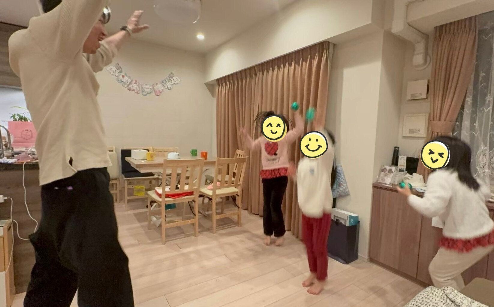 子どもたちが大好きな「とーランド」。3つのボールを投げて、みんなキャッチできるか!?