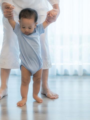 もしかして左利き 9ヶ月 1歳 成長 発達の あるある 気がかりにアンサー たまひよ