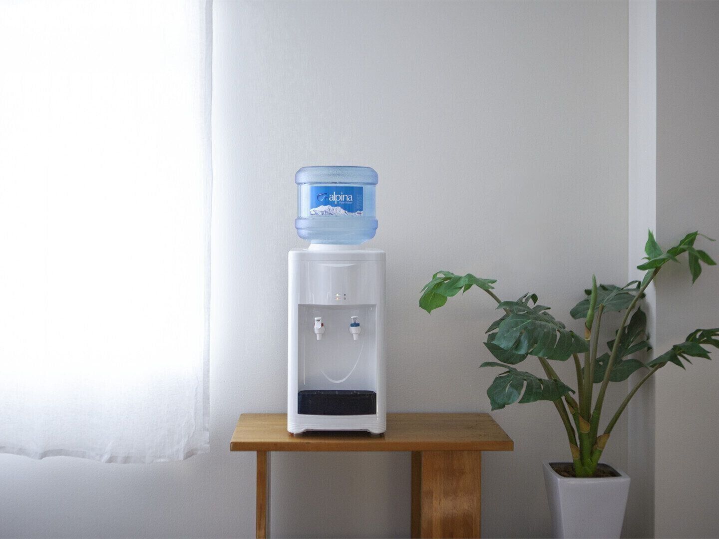 アルピナウォーター：コンパクトな卓上サーバー