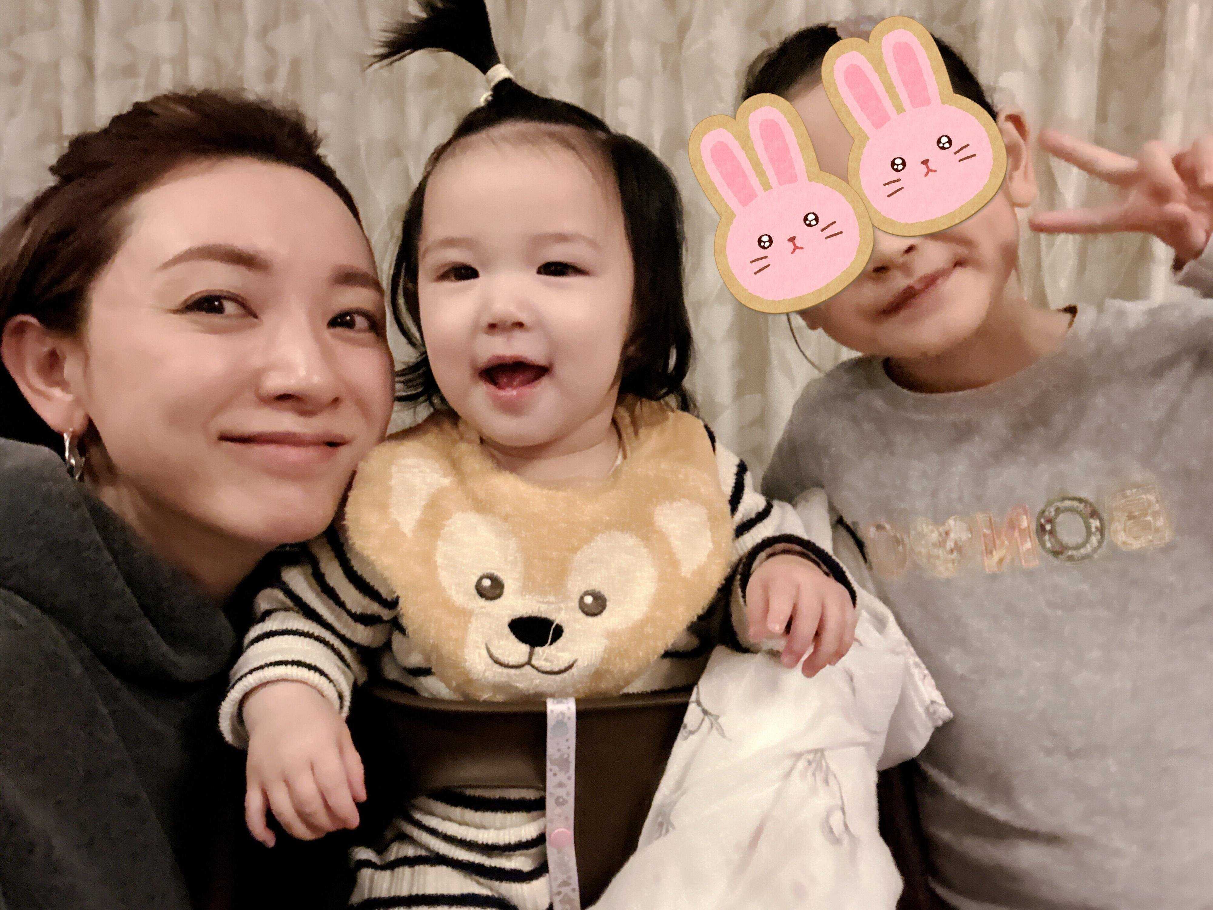 山口さんと娘さんたち。