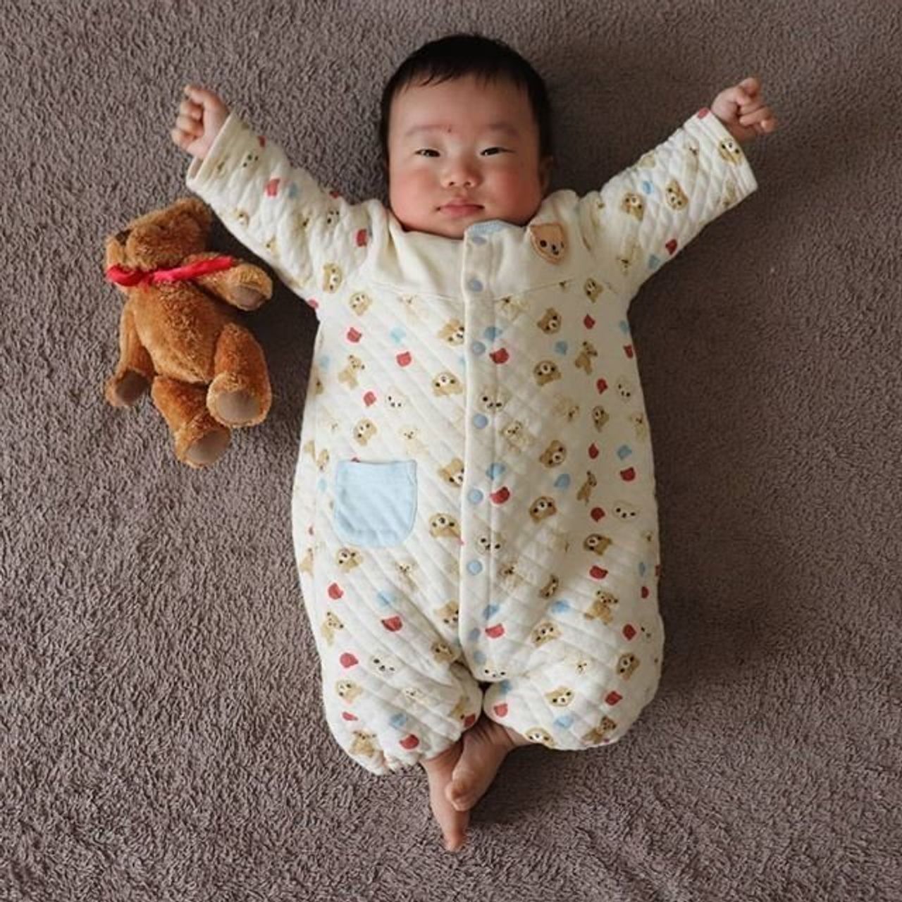 これは大人も顔負け 令和初のキメ顔ベビー たまひよ これは大人も顔負け 令和初のキメ顔ベビー たまひよ