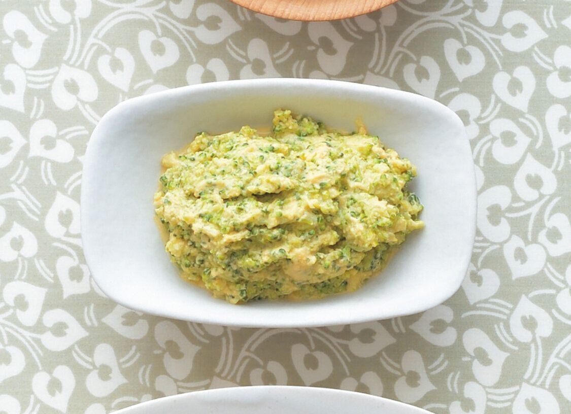 ブロッコリーの卵黄あえ （離乳中期 7～8カ月ごろ）