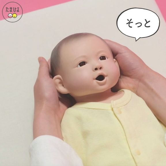 声をかけながら、頭に手を差し入れます