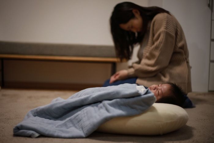 子育てを心配する母親