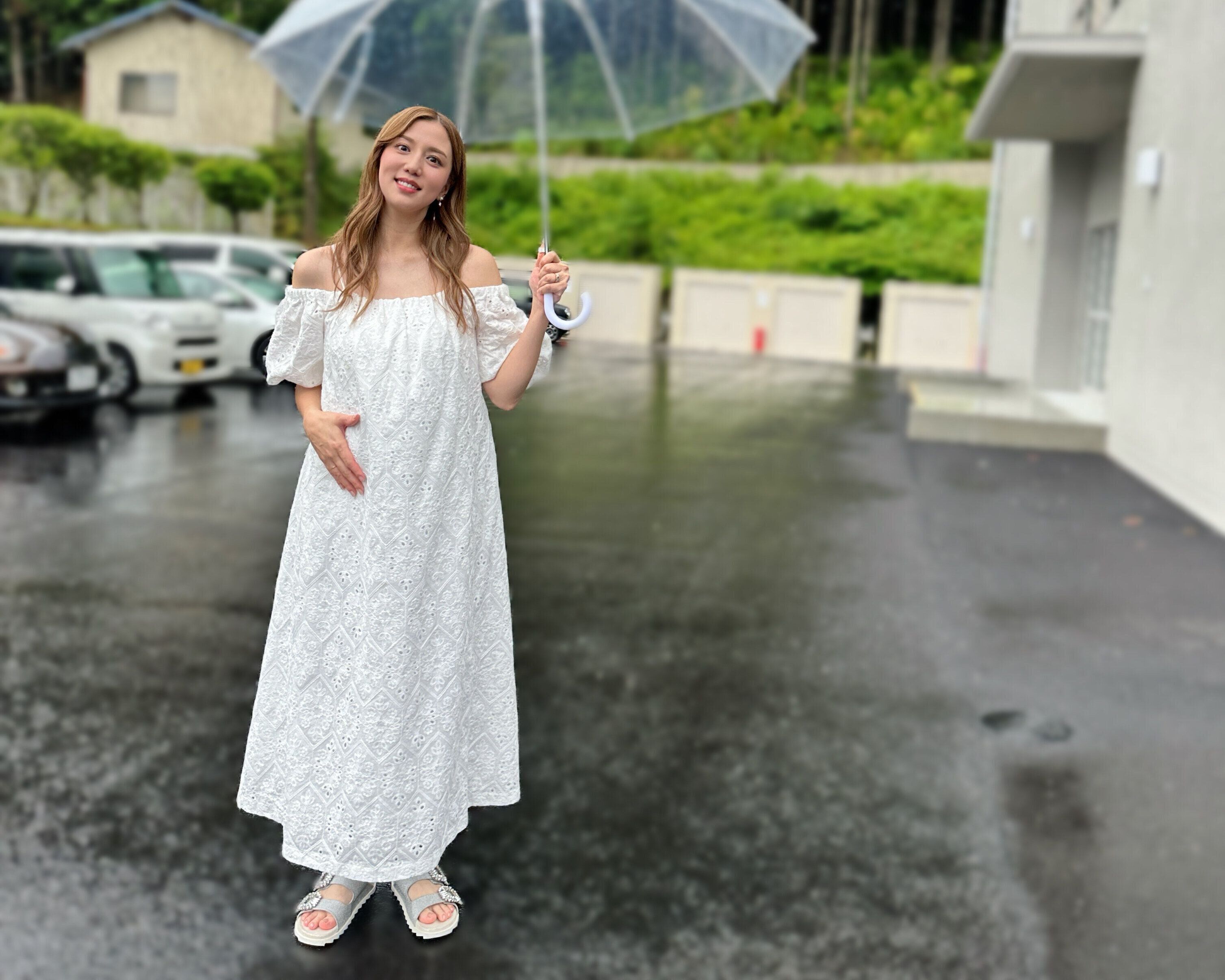 だいぶおなかが大きくなってきた丸高さん。仕事中のオフショット。