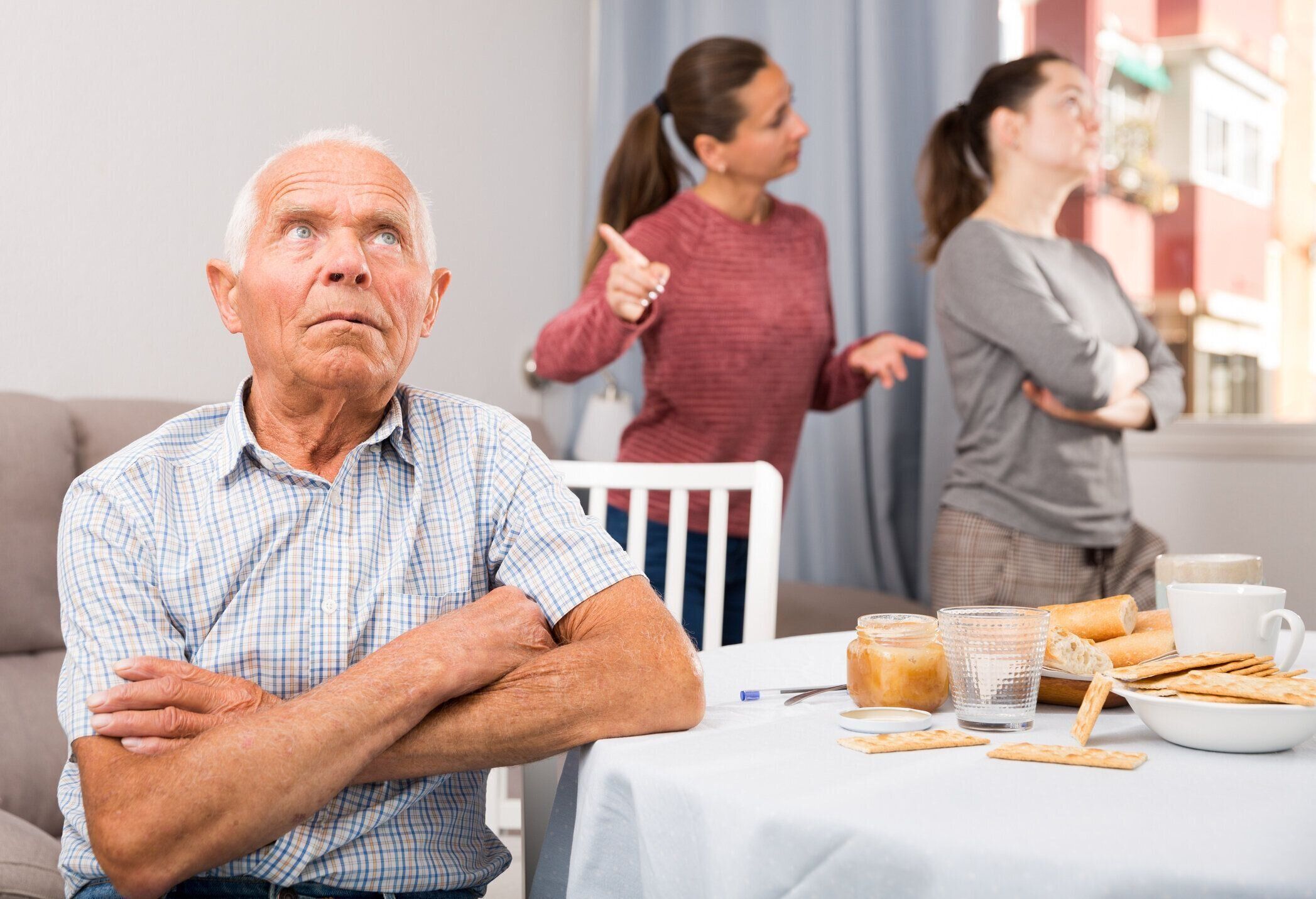 家庭での家族間の悪い家庭内のけんか