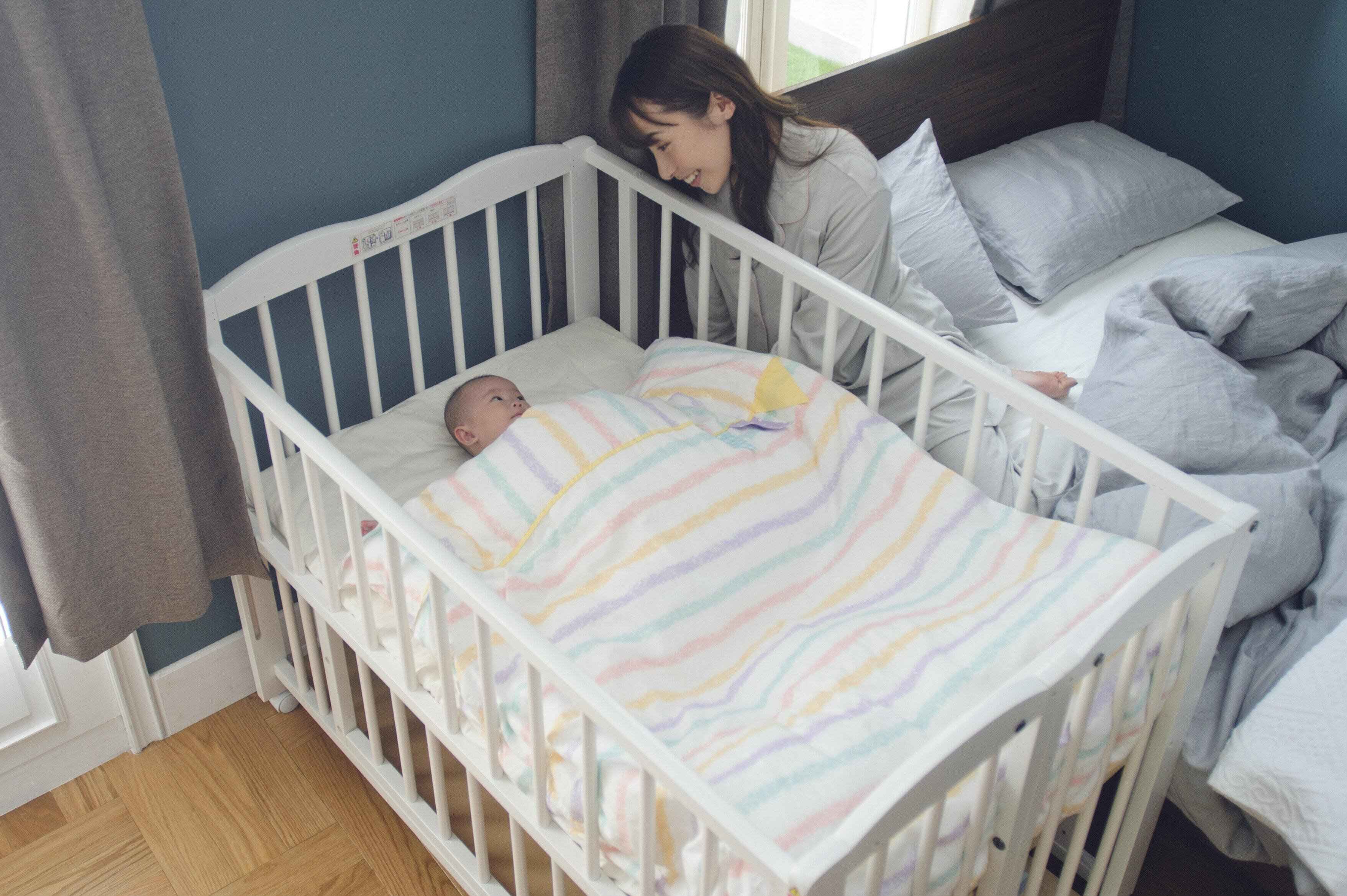 出産準備 うちは布団派 ベッド派 まずは赤ちゃんのねんねスペースを決めよう 人気の3選 たまひよ