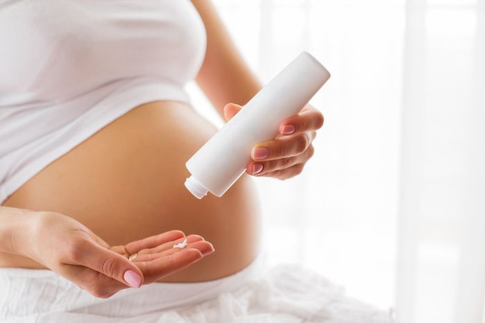 妊娠中の女性の保湿剤を使用