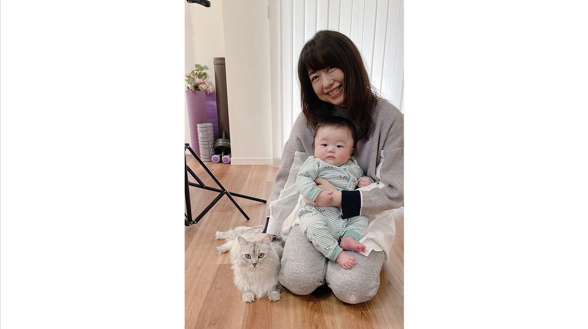 乳児期の息子さんとあいりさん、そして愛猫との写真