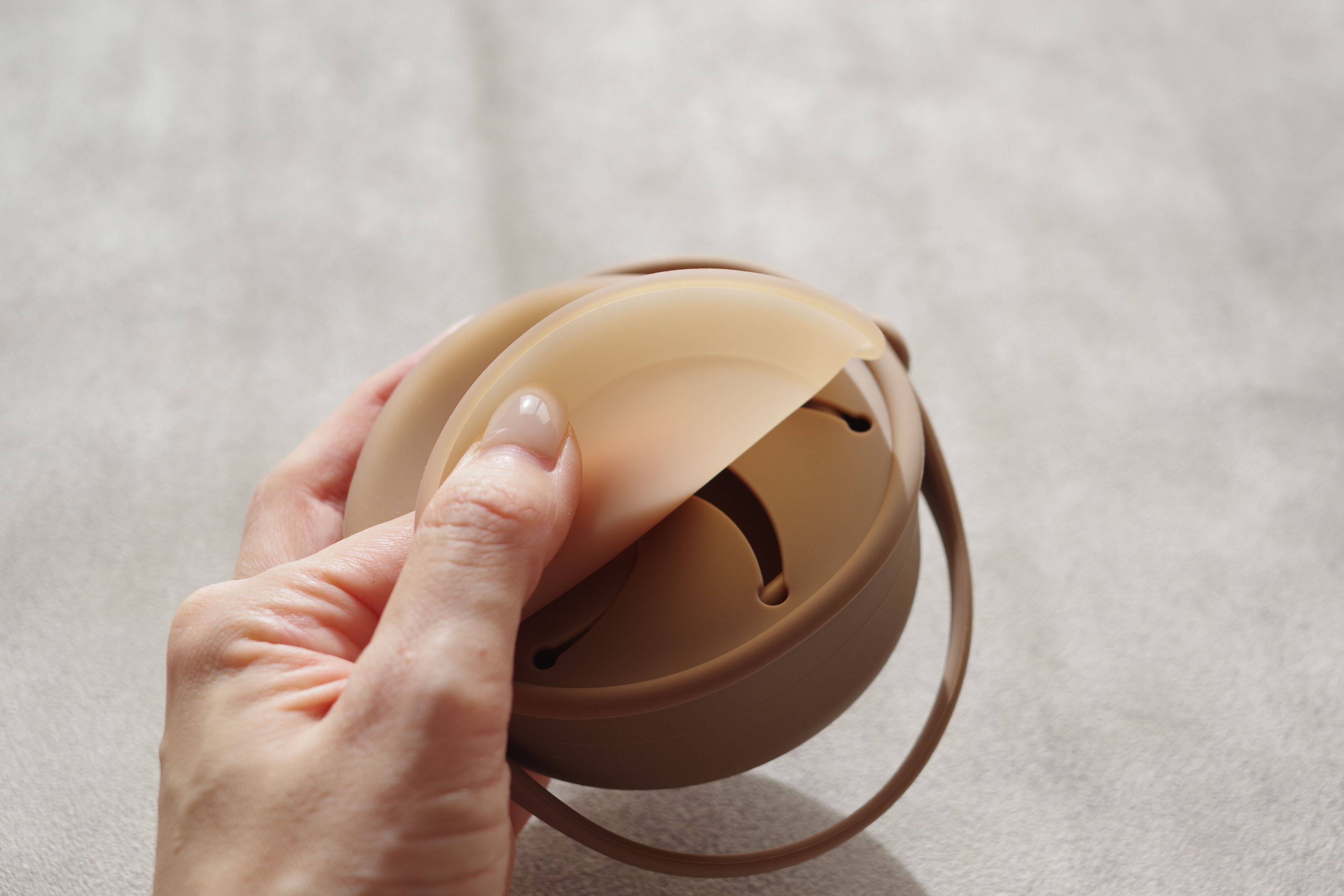 【3COINS】ありそうでなかった！かさばらなくて衛生的な「折りたためるスナックカップ」が便利です