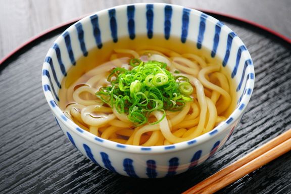 日本食。うどんスープ。