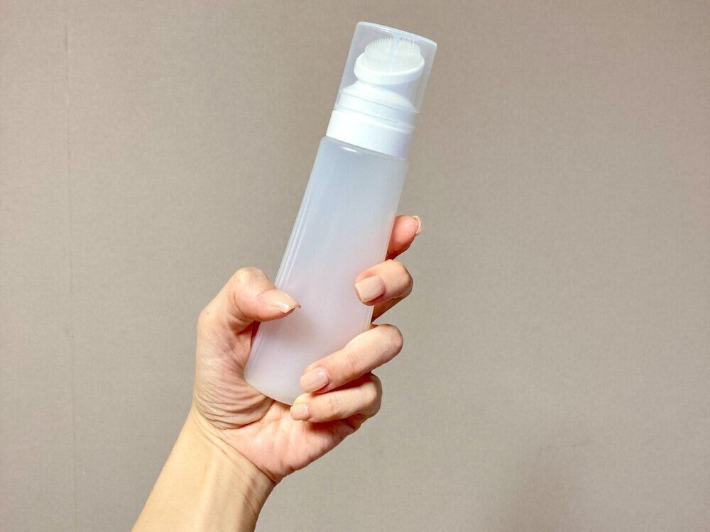 【ダイソー】話題の"詰め替え容器"知ってる？洗面所に立てて置けて旅行に持ち運びもOK！