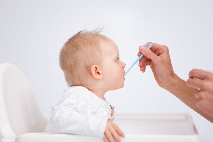 【専門家監修】〈食塩中毒〉赤ちゃんの食塩のとりすぎは中毒に！どのくらい与えたら危険？