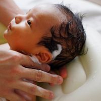 妊娠中から知っておくと産後がラク 沐浴はベビーバスを使わない シャワー浴 という方法も たまひよ 妊娠中から知っておくと産後がラク 沐浴はベビーバスを使わない シャワー浴 という方法も たまひよ