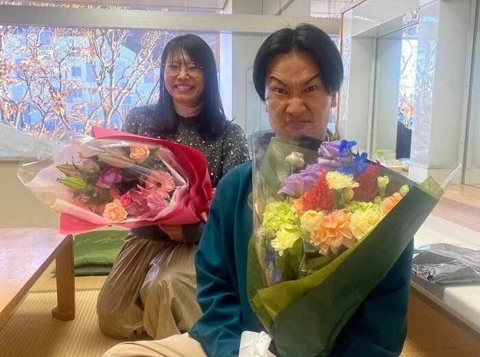 山﨑さんと、相方の山添さん。仕事中のオフショット。