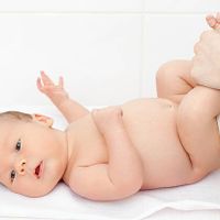 赤ちゃんのうんちに何かが混ざっている これって大丈夫 Q A 小児科医 たまひよ 赤ちゃんのうんちに何かが混ざっている これって大丈夫 Q A 小児科医 たまひよ