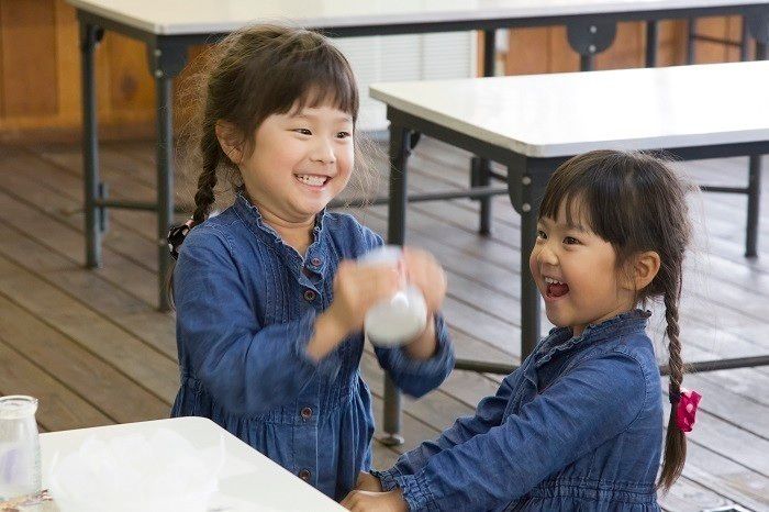 ふりふり振るだけで完成!?バター作り体験
