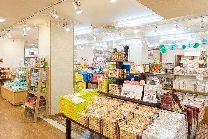 オリジナルグッズからハワイ直輸入、福島名産品までより取り見取り