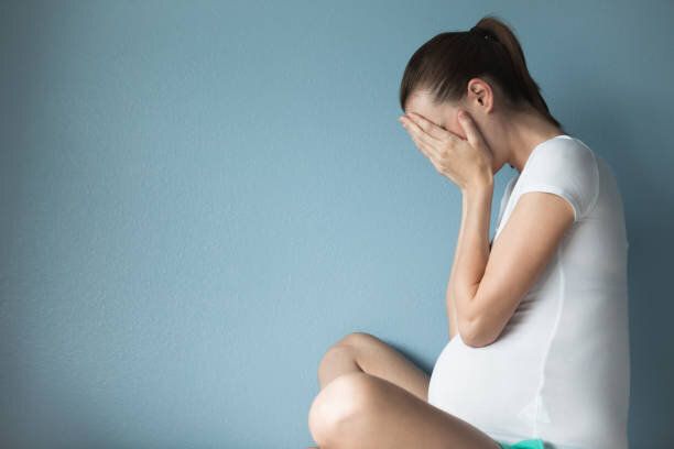 悲しいと強調した妊婦