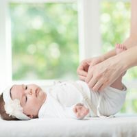 保健師監修 動画 赤ちゃんのうんち時のおむつ替え 女の子のおまたの正しいふき方教えます たまひよ 保健師監修 動画 赤ちゃんのうんち時のおむつ替え 女の子のおまたの正しいふき方教えます たまひよ